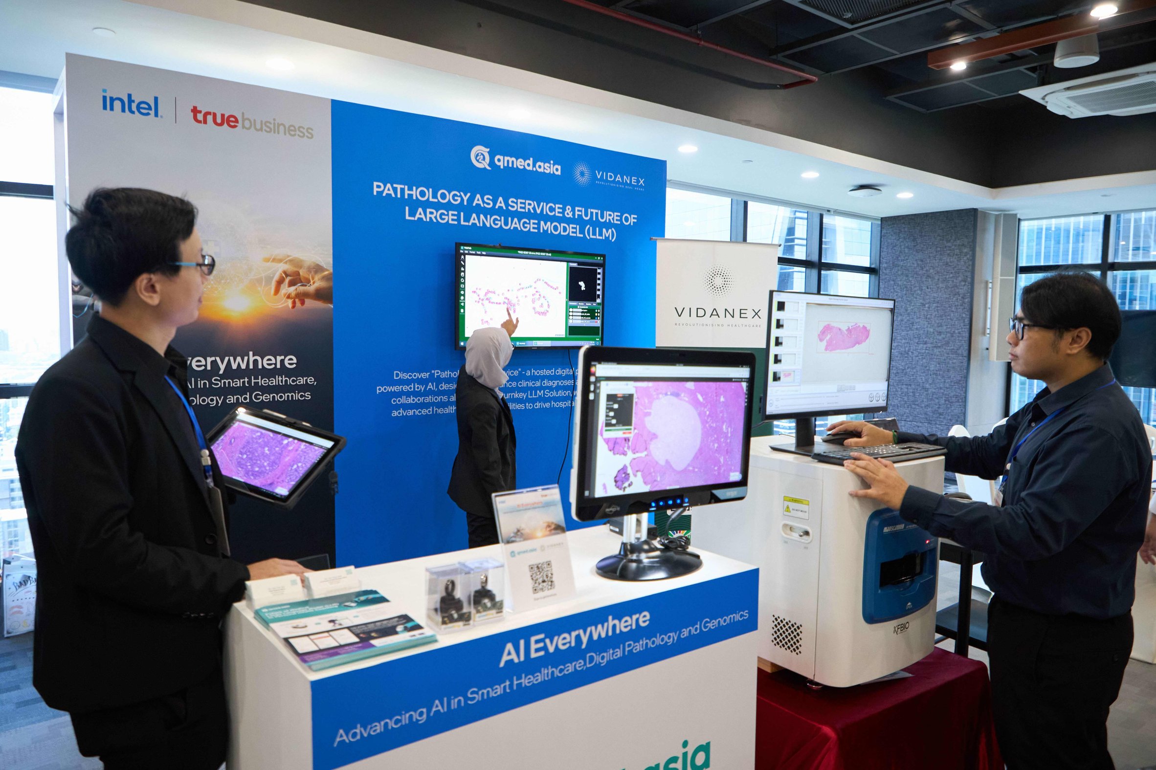 Pathology as a Service : A platform that leverages tissue slide scanning technology to digitize pathology images, which are then swiftly analyzed by AI.