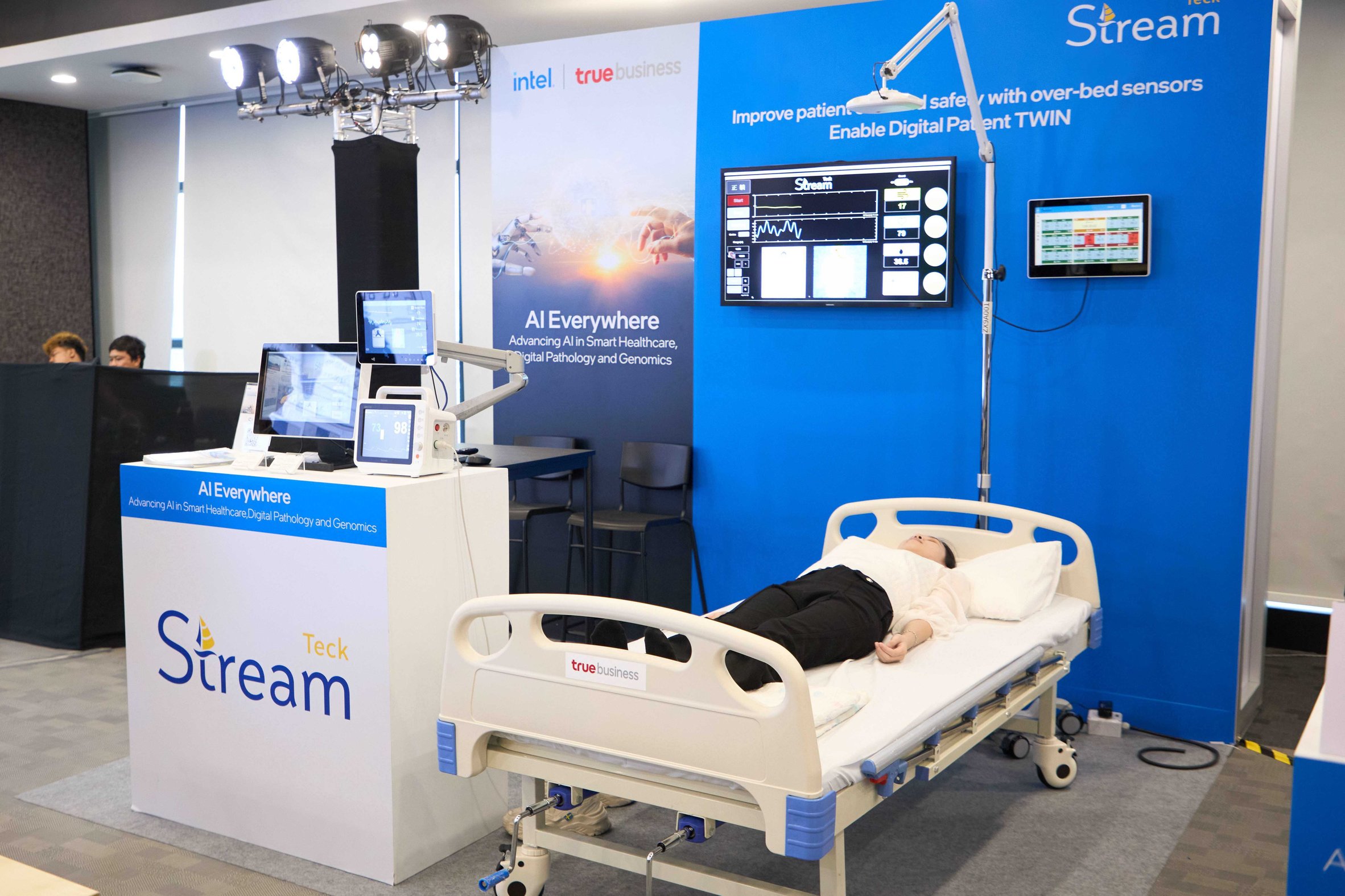 Digital Patient Twin (PMaaS) : (Patient Management as a Service - PMaaS): A solution for enhancing patient care and safety using contactless devices.