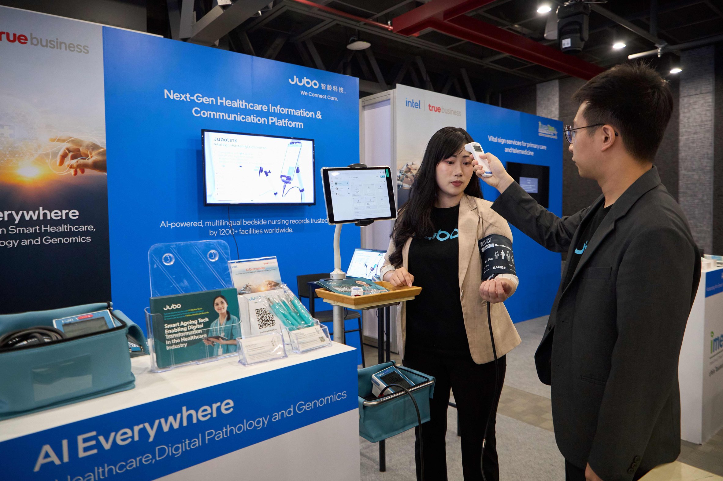 Residential Care Management : A platform for elderly care using Edge IoT devices  records data digitally and transmits it in real time over the True 5G