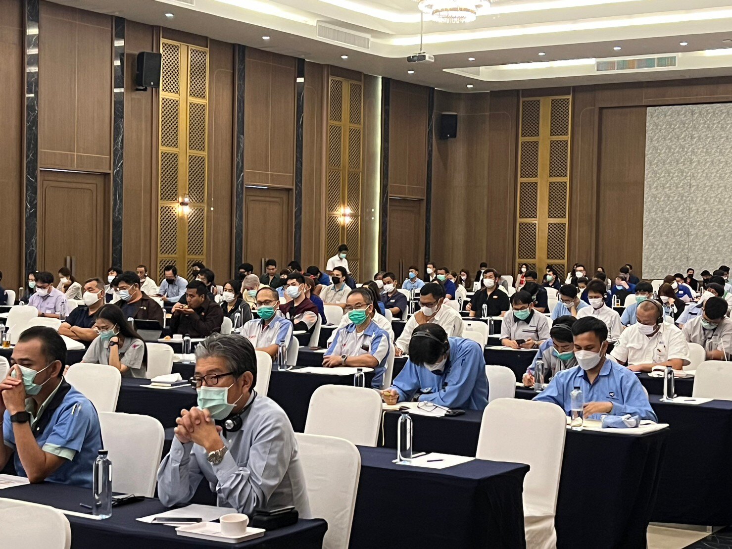 Seminar participants attending the session on Rojana Infrastructure for Industry 4.0
