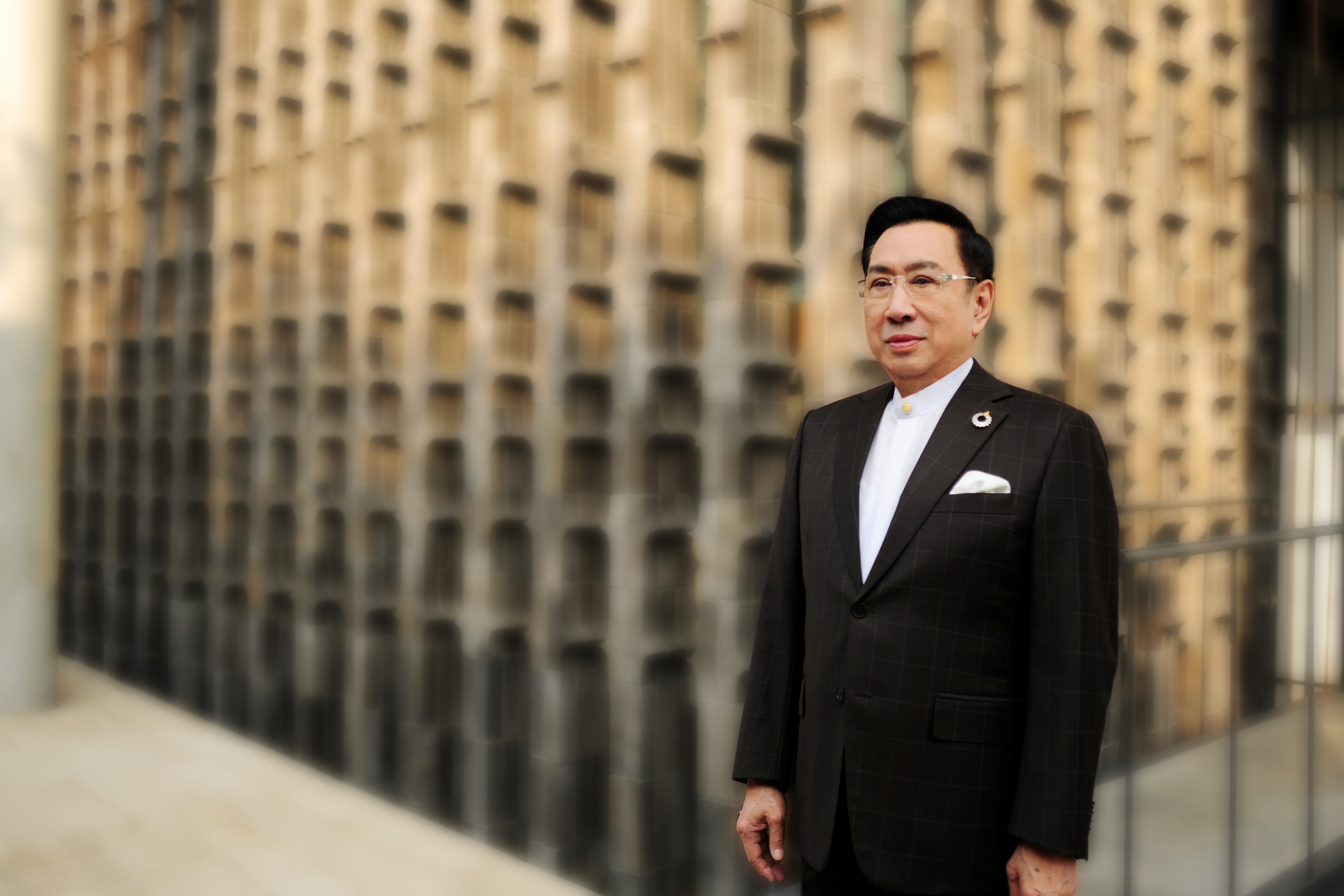 ดร.อาทิตย์ อุไรรัตน์