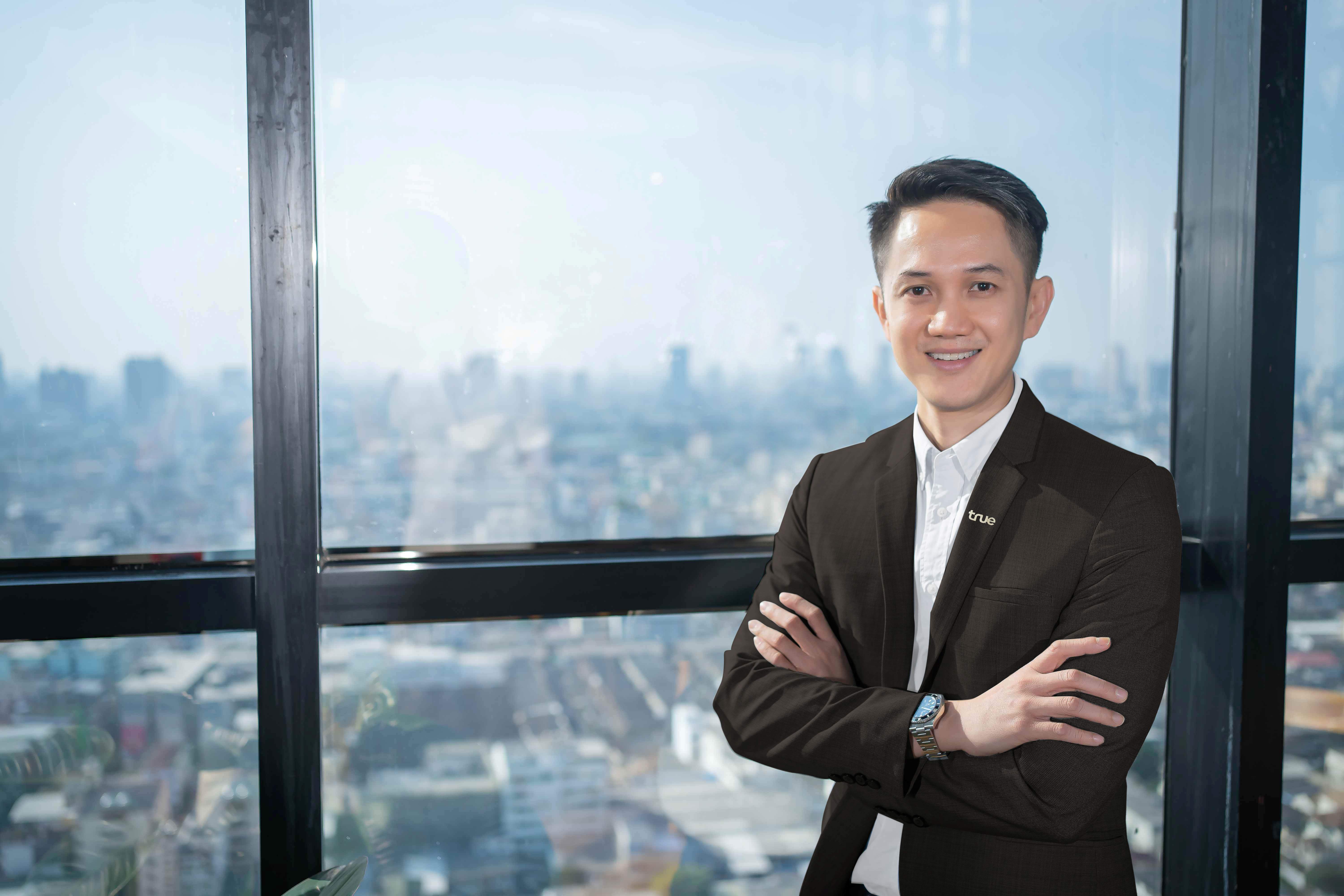 ดร. ธีรเดช ดํารงค์พลาสิทธิ์